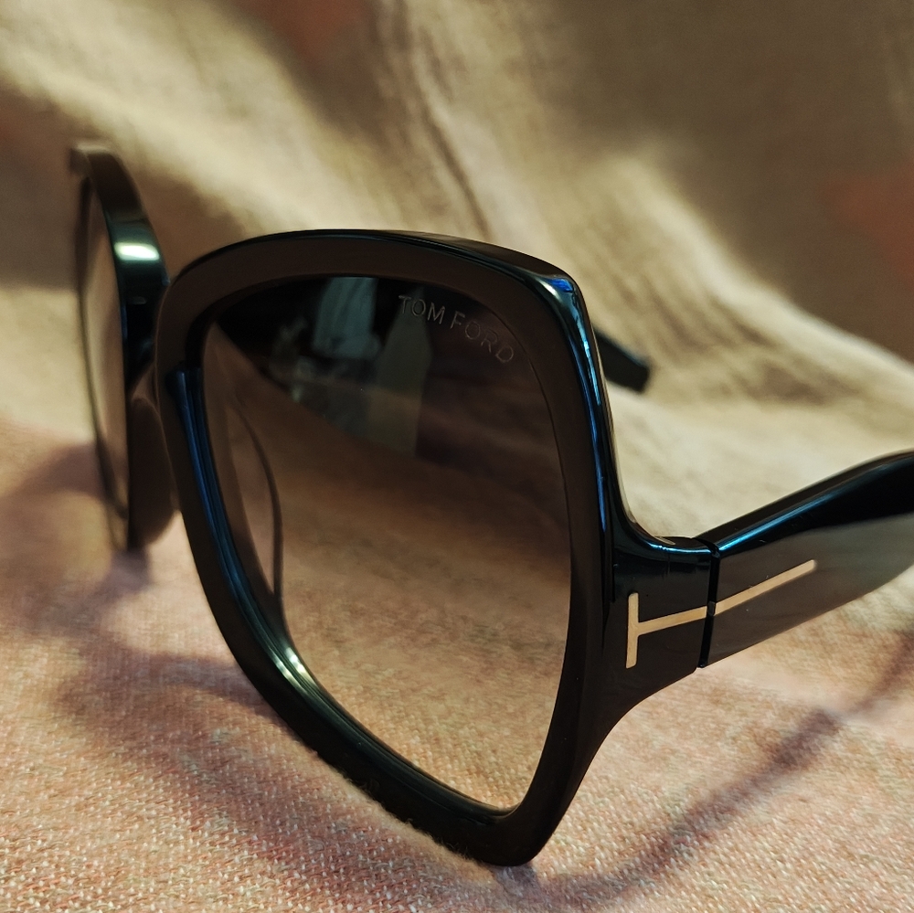 Tom Ford Jerry Black Acetate Oversized Gradient Lens Sunglasses TF1222